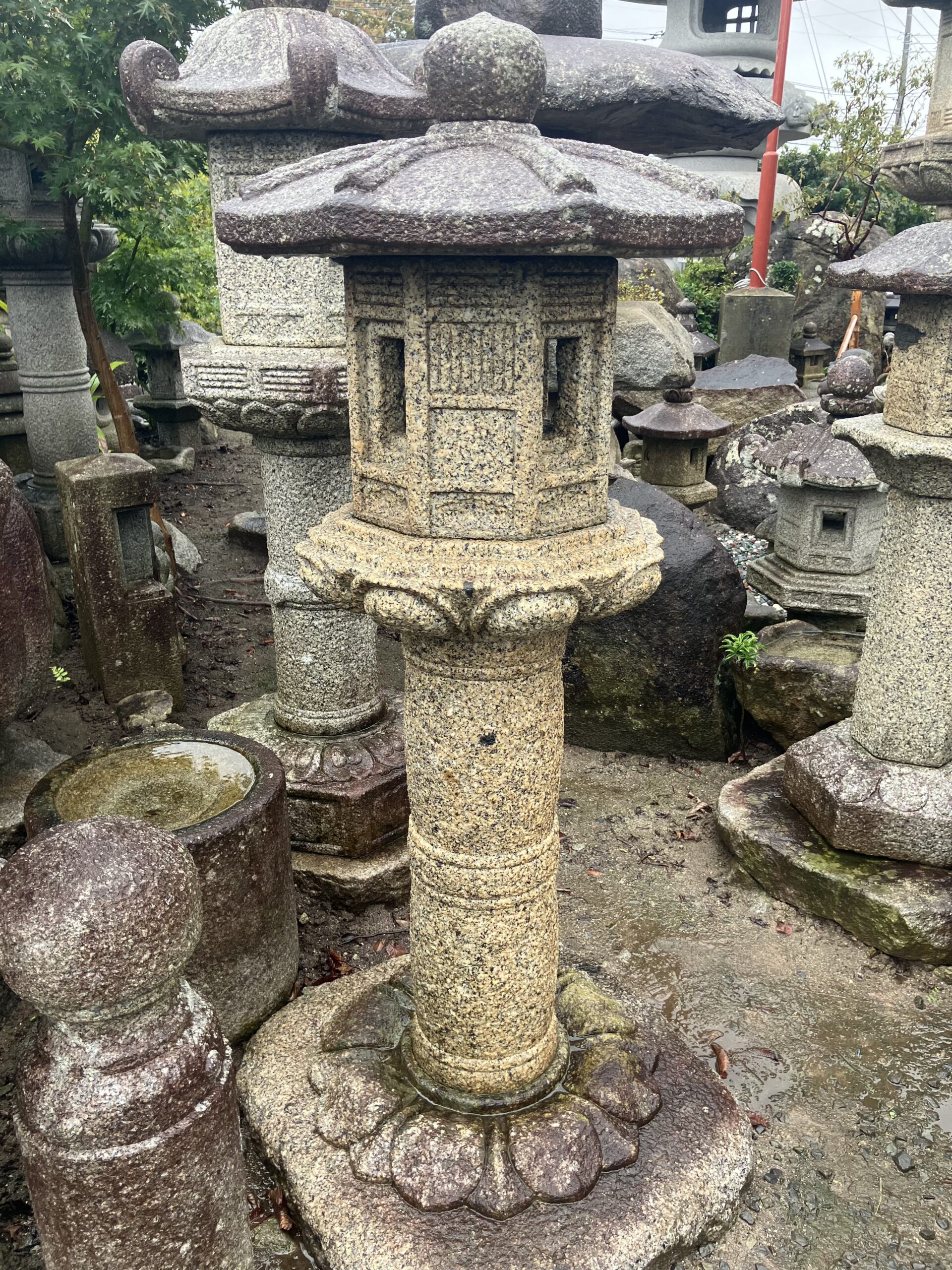 柚木形台付石灯籠 | 植竹石材店｜茨城県桜川市真壁町の石材店
