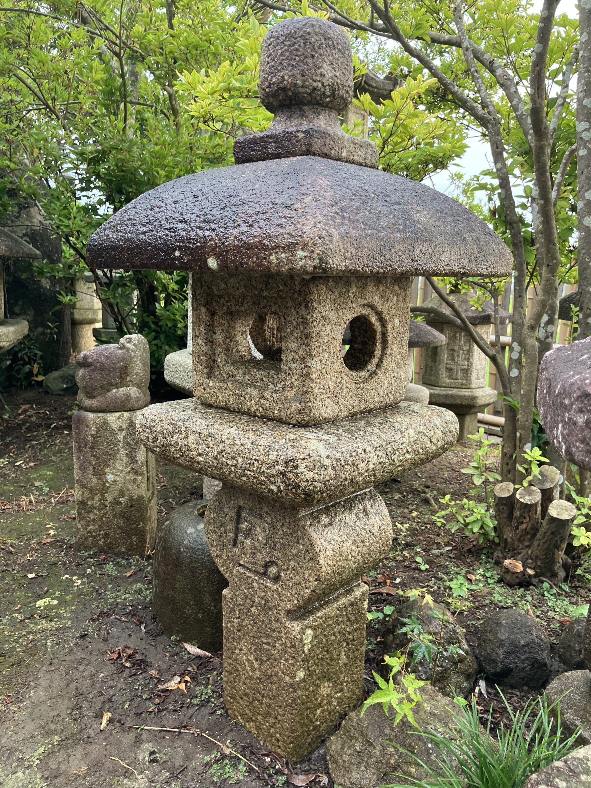 織部形生込石灯籠